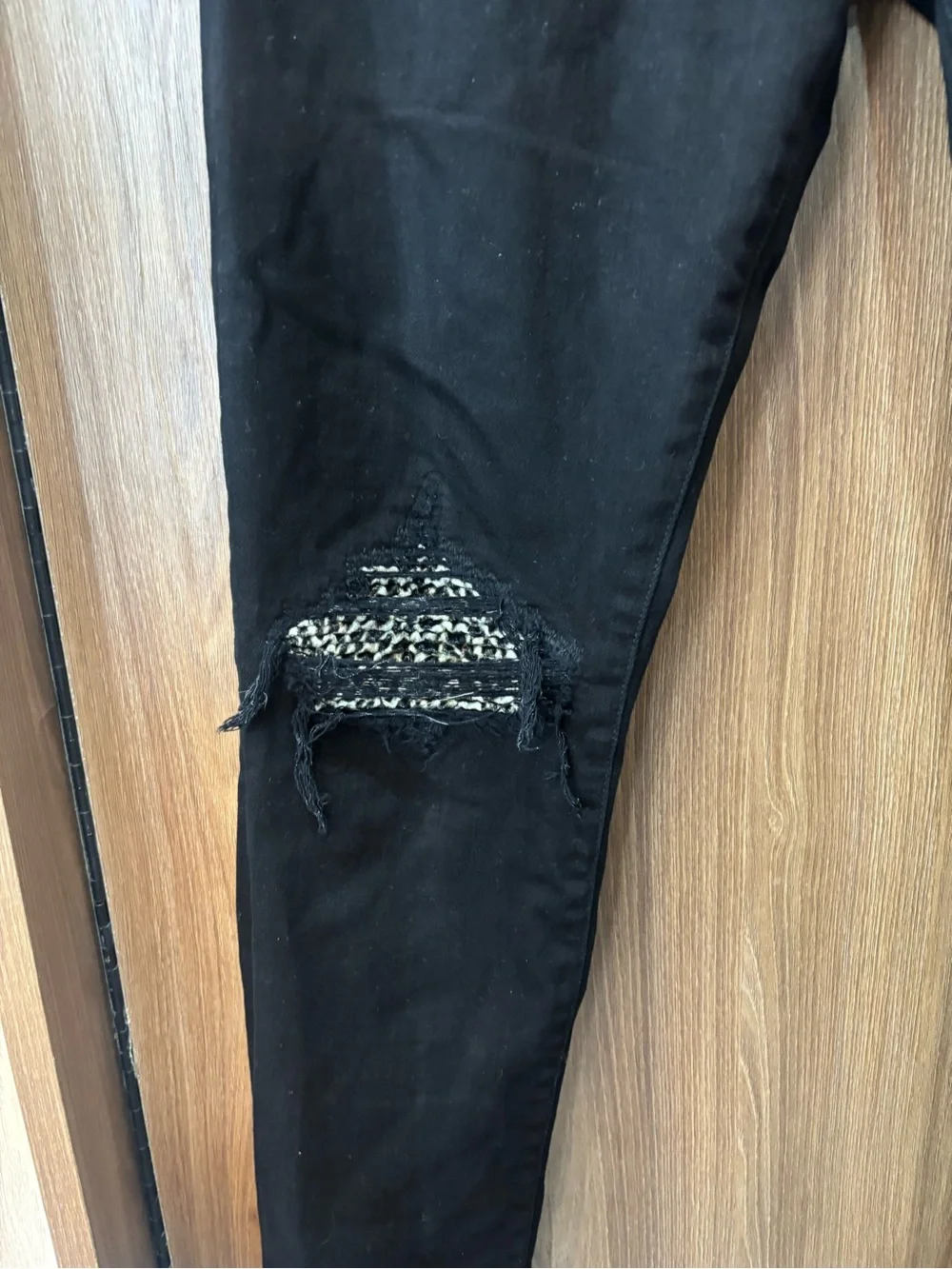 AMIRI Men’s Black Leopard Patch Distressed Skinny Jeans Size 36